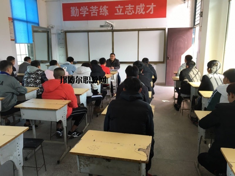 銅鼓縣職業(yè)中專學校2020年報名條件、招生要求、招生對象