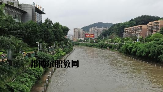 貴陽長征職業(yè)技術學校2020年報名條件、招生要求、招生對象