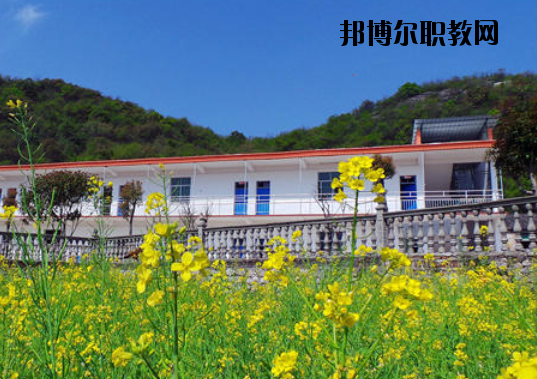 景德鎮(zhèn)傳統(tǒng)文化職業(yè)學(xué)校2020年報(bào)名條件、招生要求、招生對(duì)象