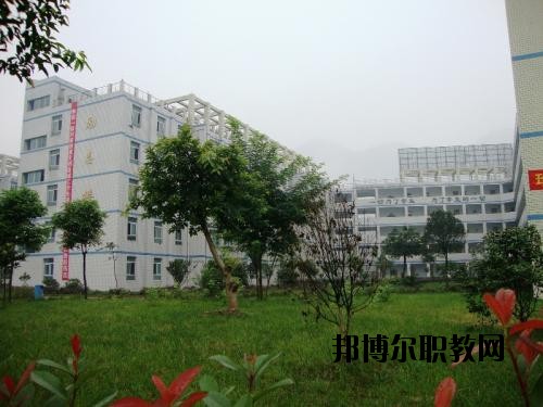 四川筠連職業(yè)技術(shù)學(xué)校2020年報(bào)名條件、招生要求、招生對(duì)象
