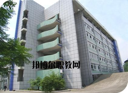 東興區(qū)東方科技職業(yè)技術(shù)學(xué)校2020年報(bào)名條件、招生要求、招生對(duì)象