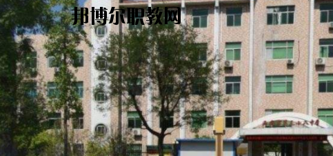 保定育德中專(zhuān)學(xué)校地址在哪里