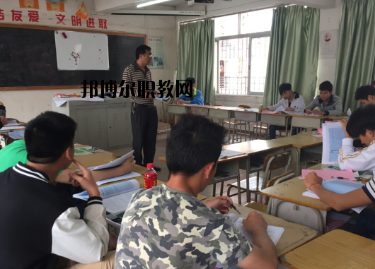 肇慶交通技工學(xué)校2020年報(bào)名條件、招生要求、招生對象
