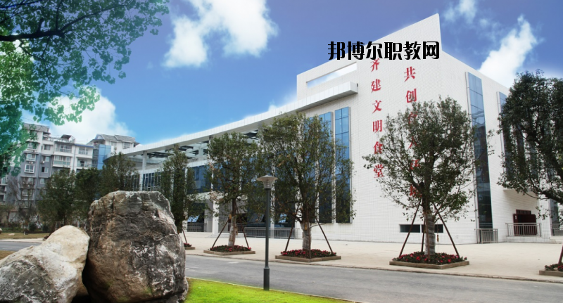 四川服裝藝術(shù)學(xué)校2020年報名條件、招生要求、招生對象