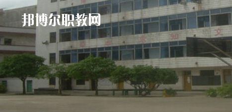 玉林市嶺南工業(yè)學(xué)校2020年報(bào)名條件、招生要求、招生對(duì)象