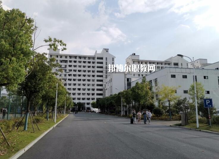 合肥經(jīng)貿(mào)旅游學(xué)校2020年報名條件、招生要求、招生對象