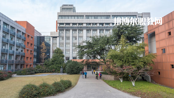 臨夏州民族學(xué)校2020年報名條件、招生要求、招生對象