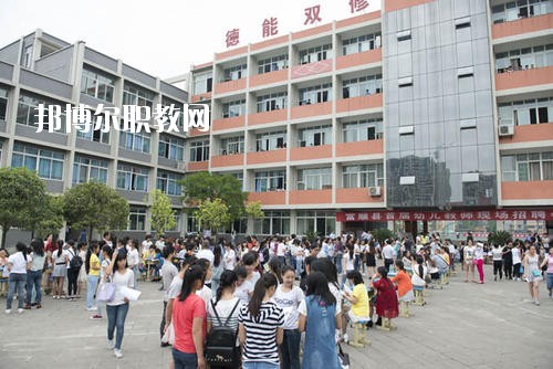 富順縣福源灝職業(yè)中學(xué)2020年報名條件、招生要求、招生對象