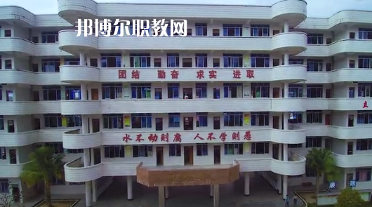 信宜丁堡高級(jí)職業(yè)技術(shù)學(xué)校2020年報(bào)名條件、招生要求、招生對(duì)象
