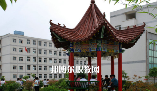 桐城中華職業(yè)學校2021年招生辦聯系電話