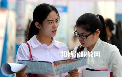 成都2021年幼師學(xué)校中專升大?？际裁? width=