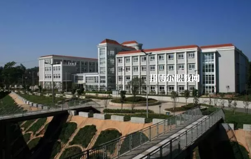昆明官渡區(qū)職業(yè)高級(jí)中學(xué)2021年學(xué)費(fèi)、收費(fèi)多少