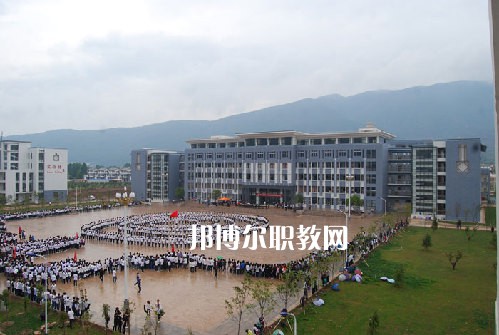 麗江民族中等專業(yè)學校2021年報名條件、招生要求、招生對象