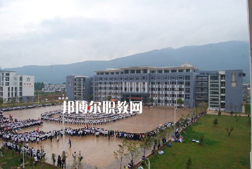 麗江民族中等專業(yè)學校2021年學費、收費多少