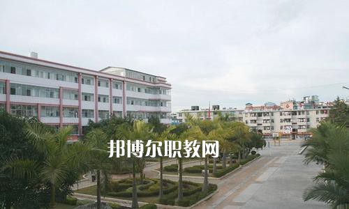 云南省普洱衛(wèi)生學(xué)校2021年學(xué)費(fèi)、收費(fèi)多少