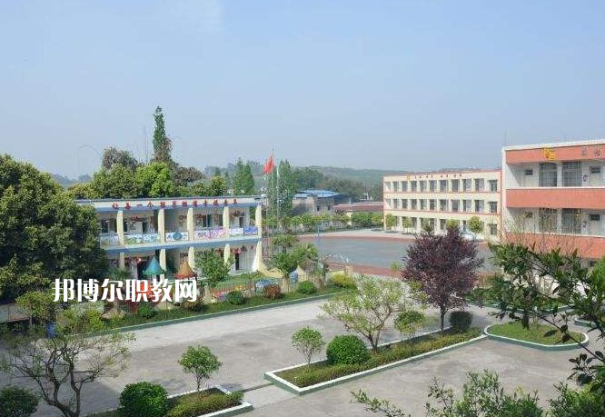 重慶巴南職業(yè)教育中心2022年報(bào)名條件、招生要求、招生對(duì)象