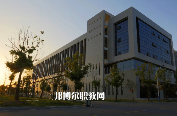 安徽阜陽(yáng)技師學(xué)院2022年報(bào)名條件、招生要求、招生對(duì)象