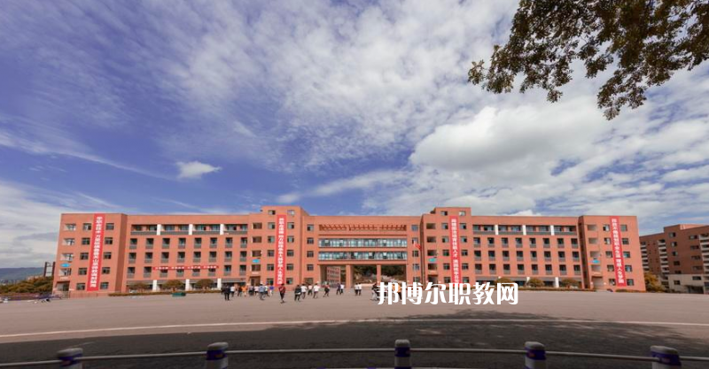 重慶綦江職業(yè)教育中心2022年學費、收費多少