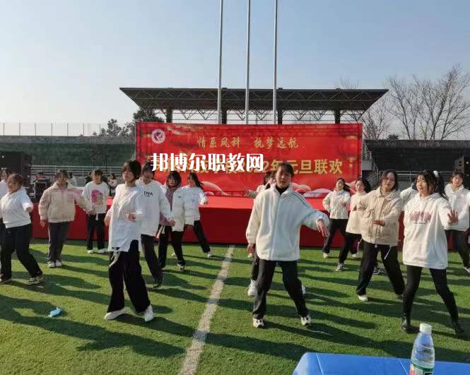 鳳陽科技學(xué)校2022年報名條件、招生要求、招生對象