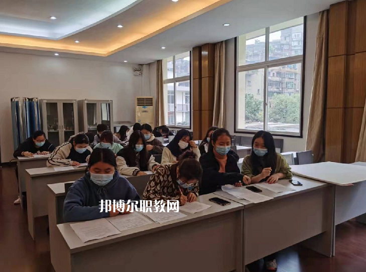 四川內(nèi)江醫(yī)科學(xué)校2022年學(xué)費(fèi)、收費(fèi)多少