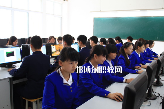眉山華西航空旅游學(xué)校2022年報(bào)名條件、招生要求、招生對(duì)象