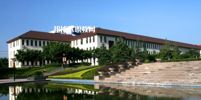 重慶醫(yī)科學(xué)校2022年學(xué)費(fèi)、收費(fèi)多少