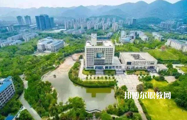 重慶醫(yī)科學(xué)校2022年報名條件、招生要求、招生對象