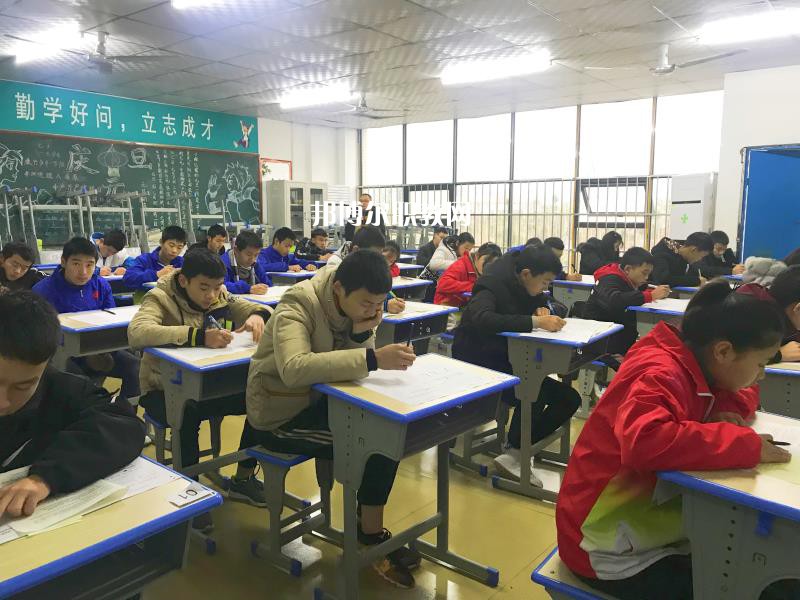 四川達(dá)州鳳凰職業(yè)技術(shù)學(xué)校2022年報(bào)名條件、招生要求、招生對(duì)象