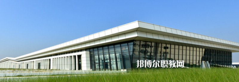 成都交通高級技工學(xué)校2022年學(xué)費、收費多少
