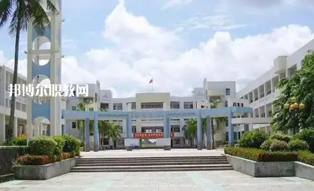 海南農(nóng)墾衛(wèi)生學(xué)校2022年報名條件、招生要求、招生對象