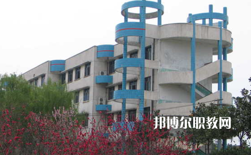 武漢第二高級(jí)技工學(xué)校2022年報(bào)名條件、招生要求、招生對(duì)象
