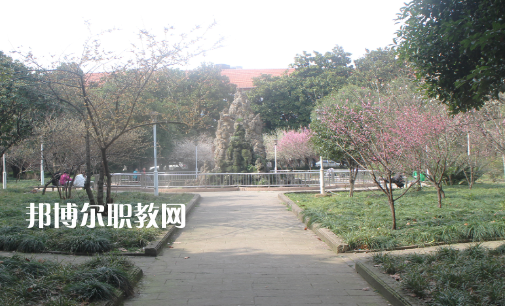 湖北汽車工業(yè)實驗技工學(xué)校2022年報名條件、招生要求、招生對象