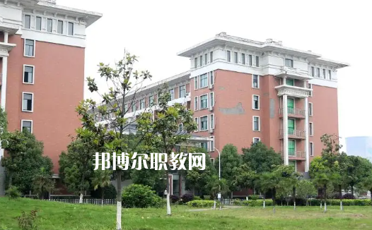 湖北機(jī)械工業(yè)學(xué)校2022年報(bào)名條件、招生要求、招生對象