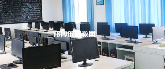 眉山市華興技工學(xué)校地址在哪里，哪個地區(qū)，哪個城市?