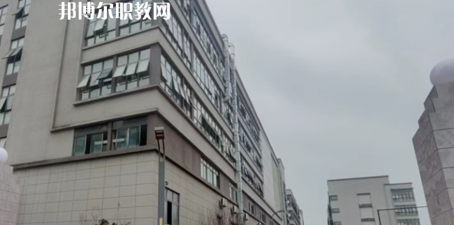 重慶市渝北區(qū)竟成中學(xué)校地址在哪里，哪個(gè)地區(qū)，哪個(gè)城市?