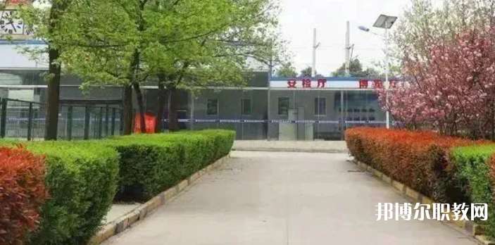 西安軌道交通技師學(xué)院地址，乘車路線