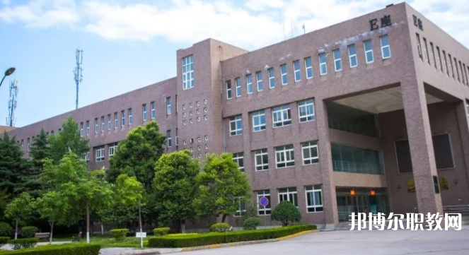 西安技師學(xué)院地址，乘車路線