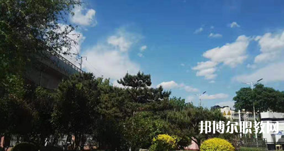 唐山市豐南區(qū)中等專業(yè)學(xué)校地址，乘車(chē)路線