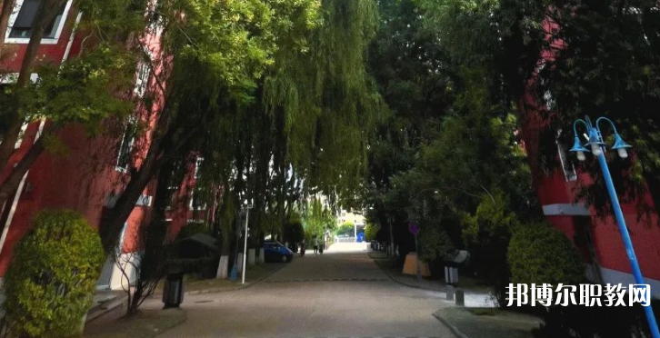 秦皇島市外事旅游職業(yè)學校地址，乘車路線