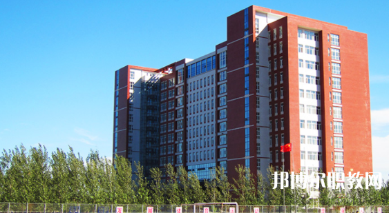 保定市科技中等專業(yè)學(xué)校地址，乘車路線
