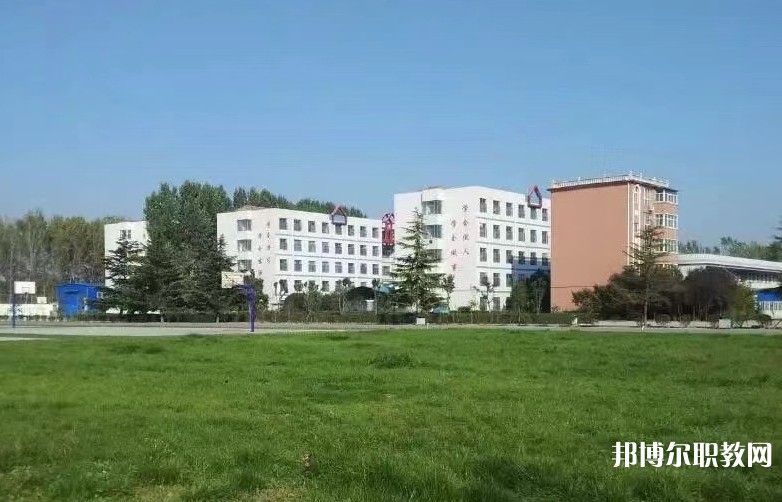 青島博愛成人中等專業(yè)學(xué)校地址，乘車路線