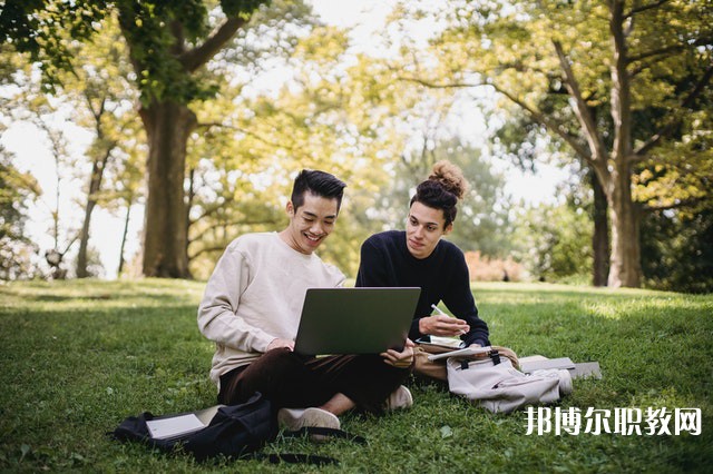 廣西哪里的中職學校能讀老年人服務(wù)與管理專業(yè)
