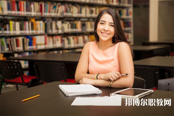 廣西哪里的職教中心能讀旅游服務(wù)與管理(導(dǎo)游、休閑農(nóng)業(yè)方向)專業(yè)