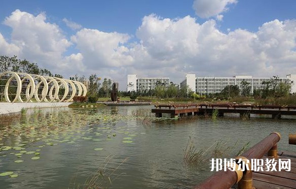 2024鞍山市現(xiàn)代服務(wù)學(xué)校招生計(jì)劃 招生人數(shù)是多少(附要求、條件、對象)