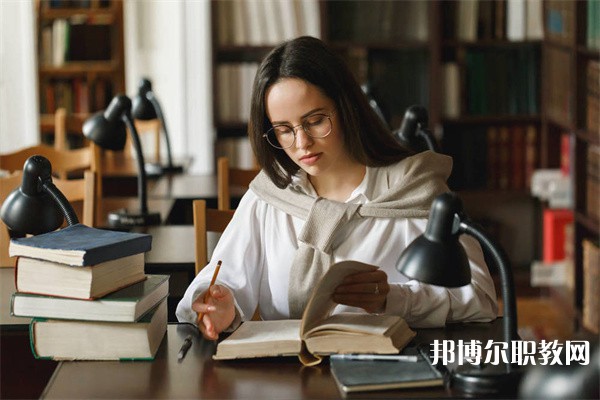 貴州哪里的中職學(xué)校能讀計算機運用與網(wǎng)路技術(shù)專業(yè)