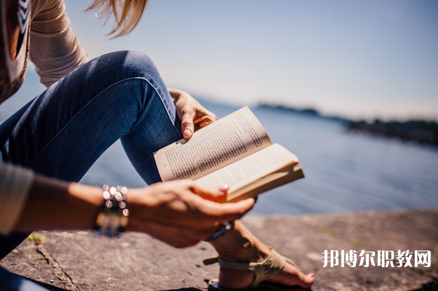貴州哪里的中專學校能讀網(wǎng)站建設(shè)與管理專業(yè)