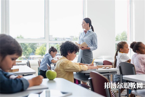 貴州哪里的技工學(xué)校能讀計(jì)算機(jī)動(dòng)漫專(zhuān)業(yè)