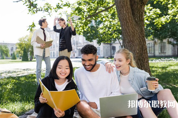 廣西哪里的中職學校能讀中專護理專業(yè)