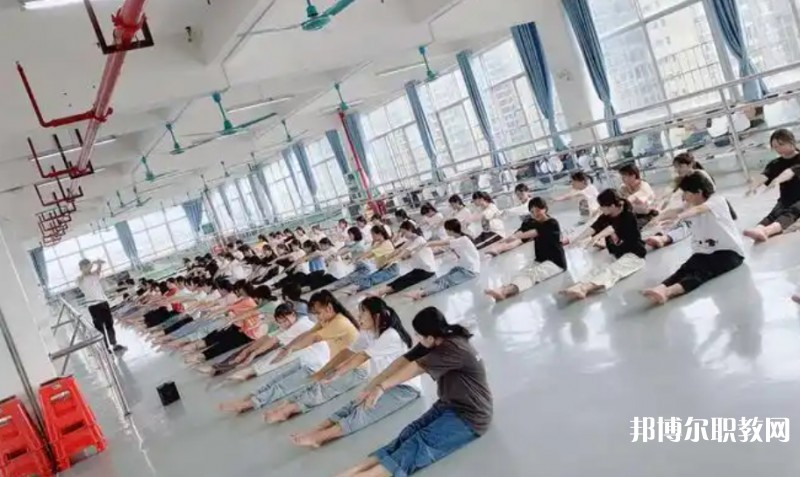 2025南寧商貿(mào)學校招生計劃 招生人數(shù)是多少(附要求、條件、對象)