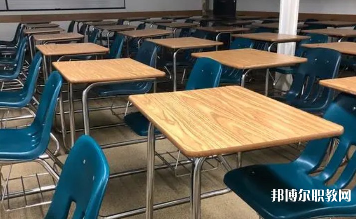 成都2025年鐵路學(xué)校中專升大專考什么
